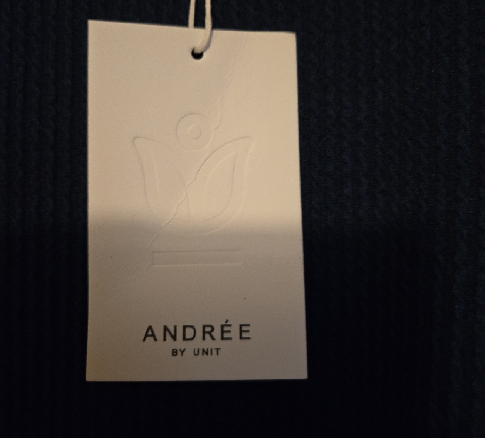 Andree By Unit  Navy Ribbed Short Sleeve Sweater - Picture 3 of 3